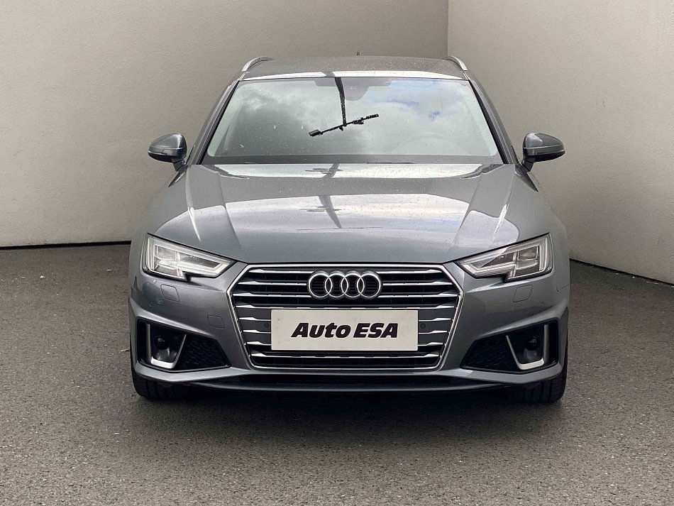 Audi A4 2.0 TDi S-line