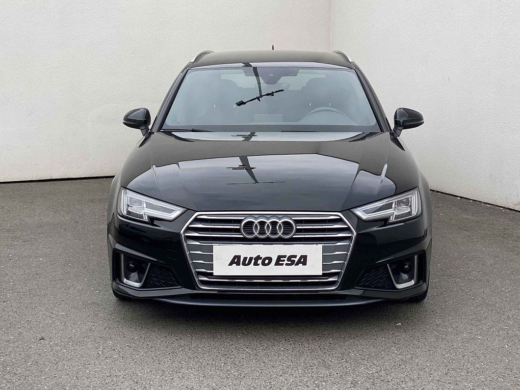 Audi A4 2.0 TDi S-line
