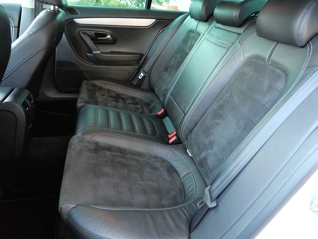 Volkswagen Passat CC 2.0 TDi 