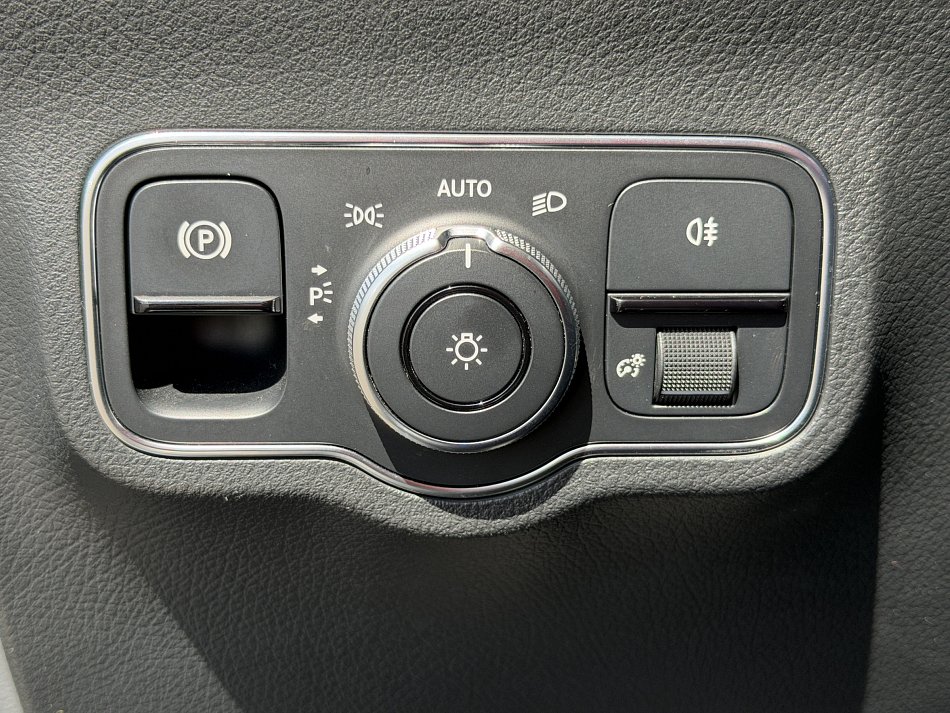 Mercedes-Benz Třída B 1.3T  B180