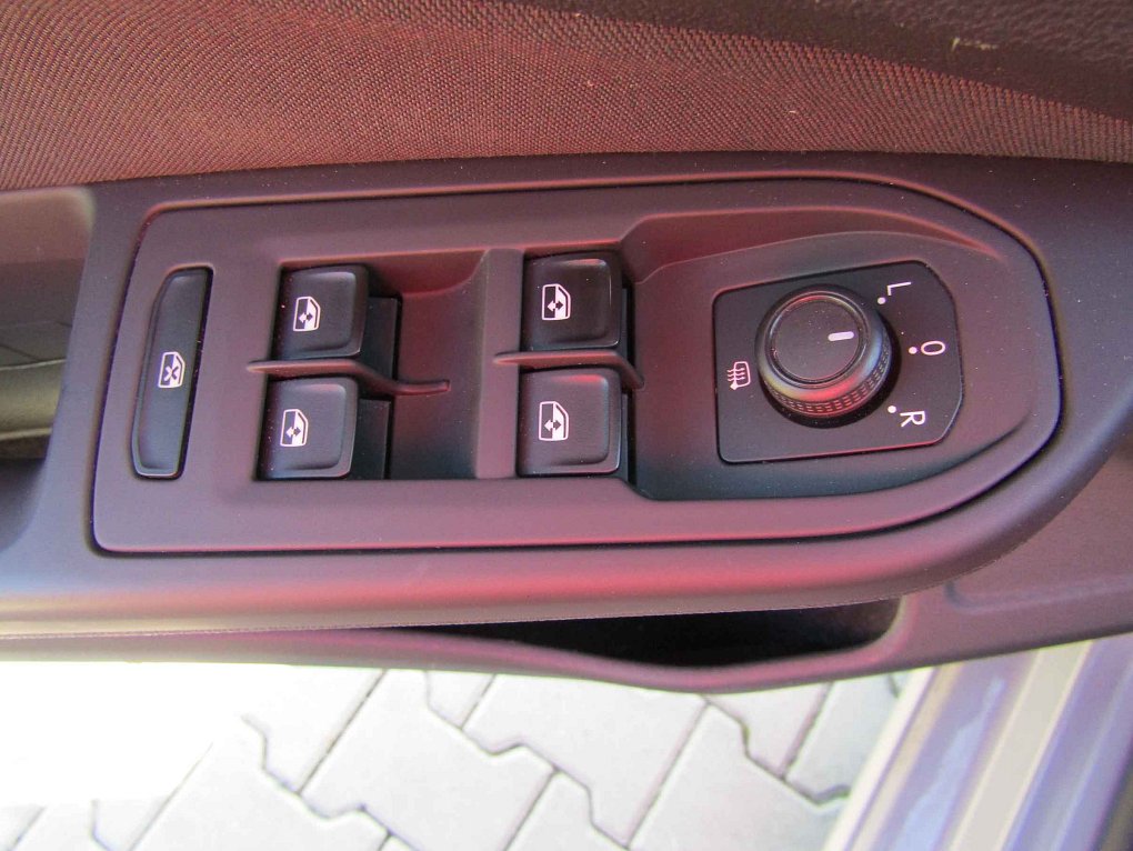 Volkswagen Golf 1.0TSi 