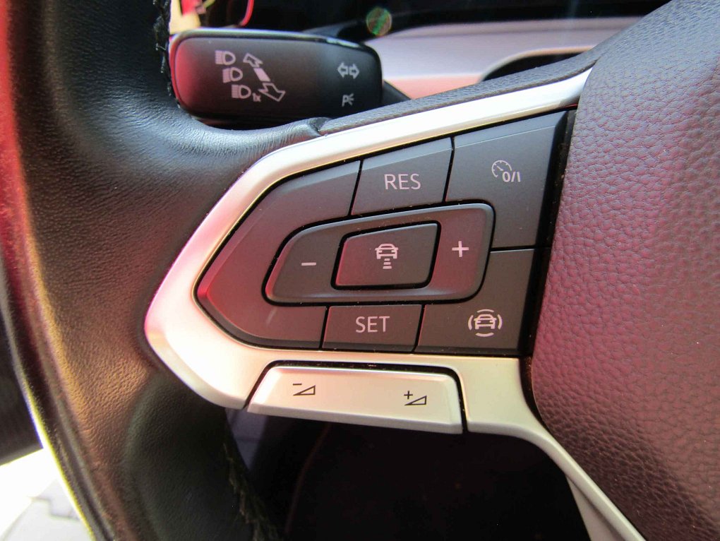 Volkswagen Golf 1.0TSi 
