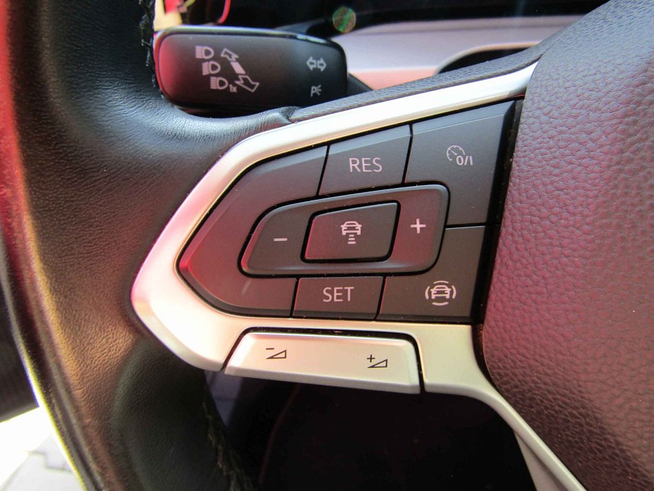 Volkswagen Golf 1.0TSi 