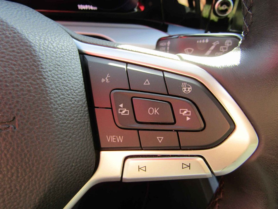 Volkswagen Golf 1.0TSi 