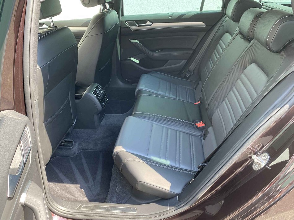 Volkswagen Passat 2.0 TDi R-Line 4Motion