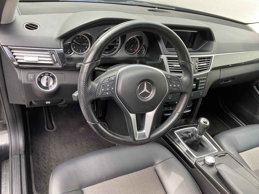 Mercedes-Benz Třída E 2.1 CDi Avantgarde