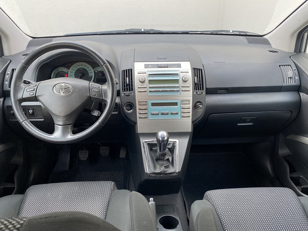 Toyota Corolla Verso 2.2 D-4D 