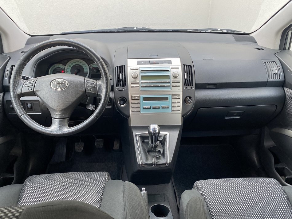 Toyota Corolla Verso 2.2 D-4D 