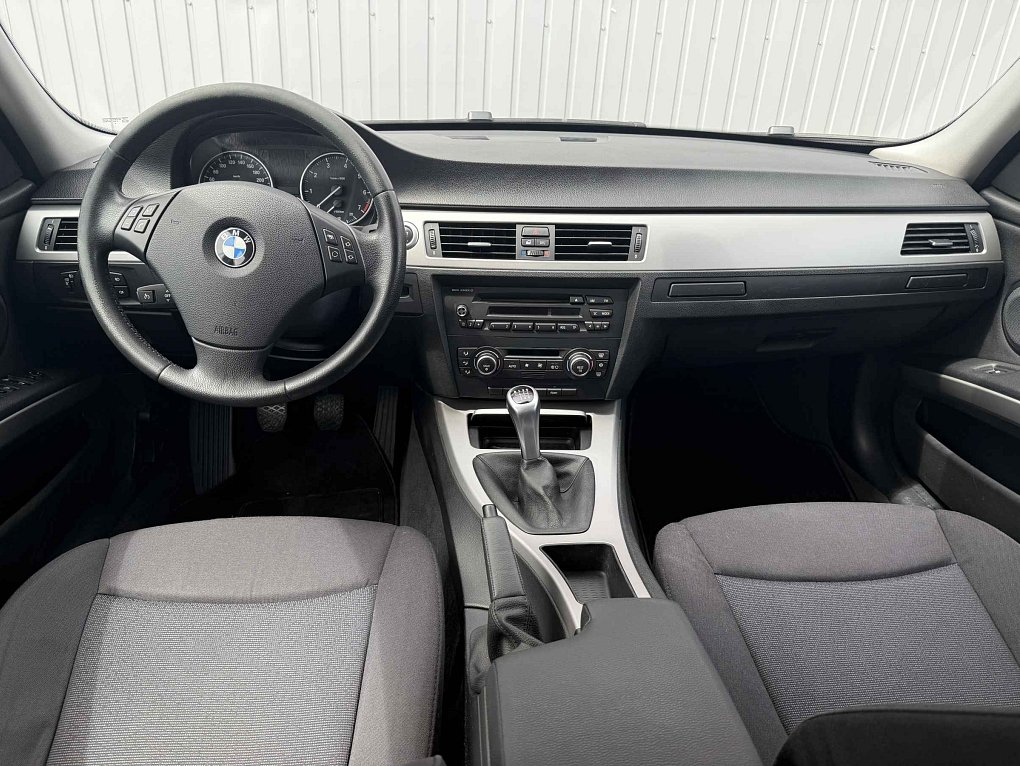 BMW Řada 3 2.0 i  318i
