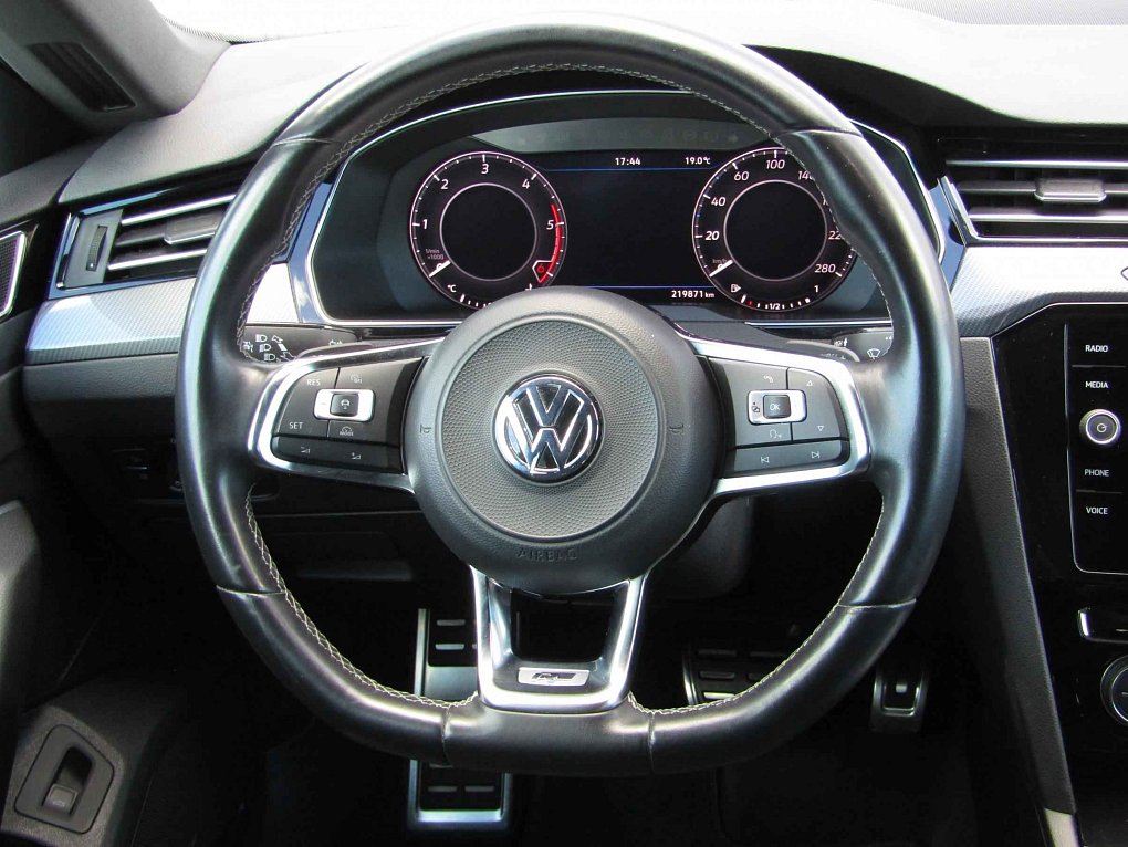 Volkswagen Arteon 2.0 TDi R-Line 4x4