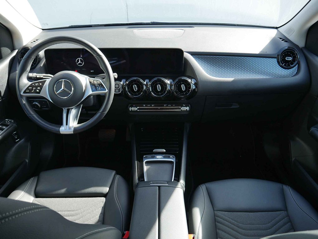 Mercedes-Benz Třída B 1.3T  B200
