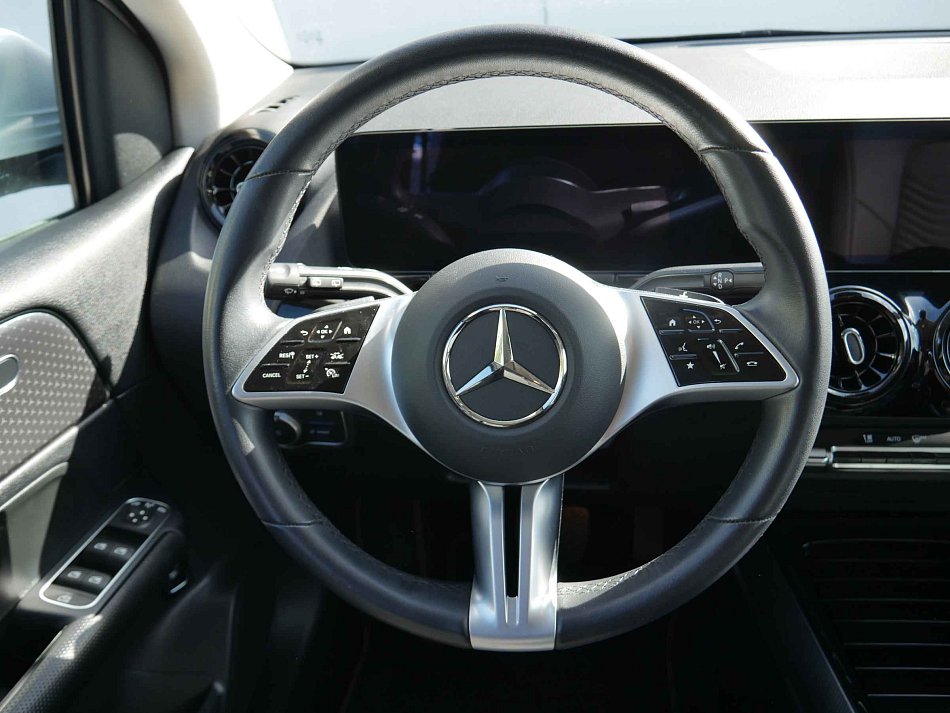 Mercedes-Benz Třída B 1.3T  B200