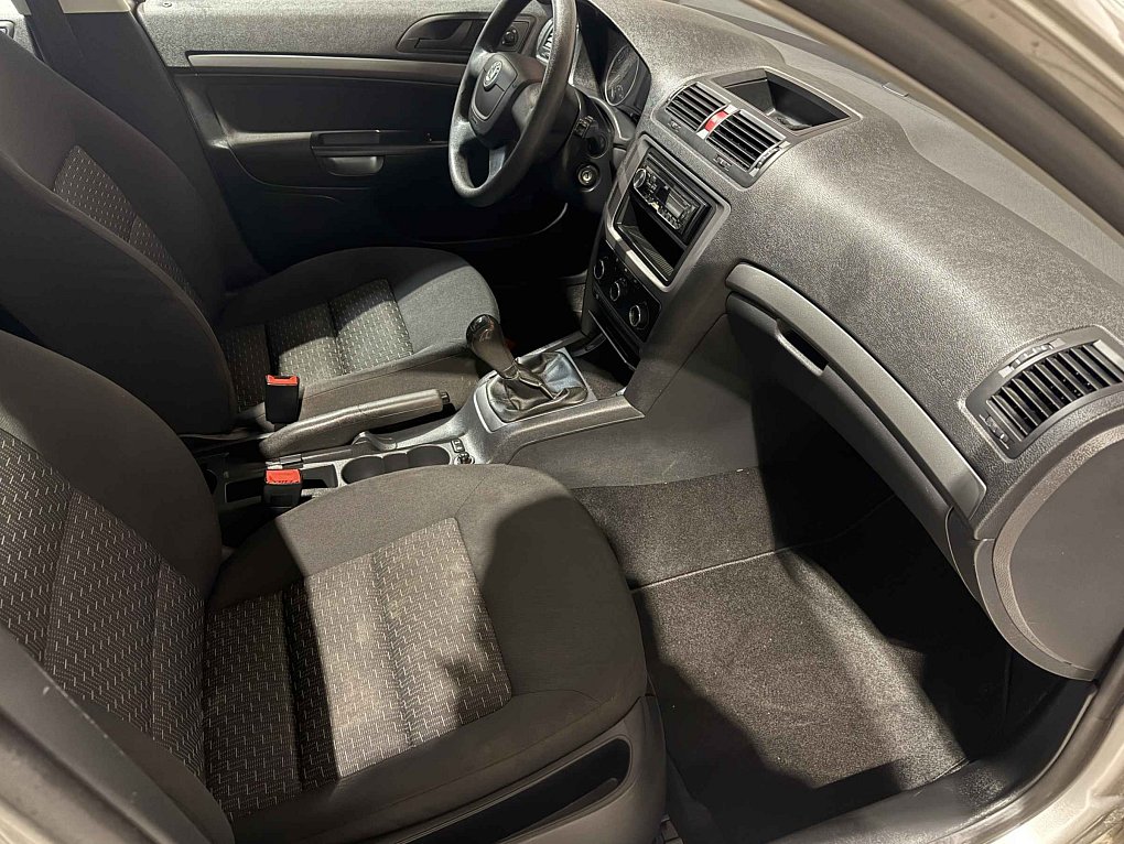 Škoda Octavia II 1.6i Tour