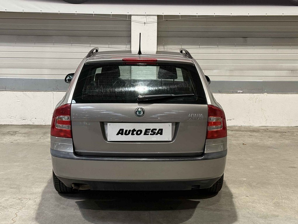 Škoda Octavia II 1.6i Tour