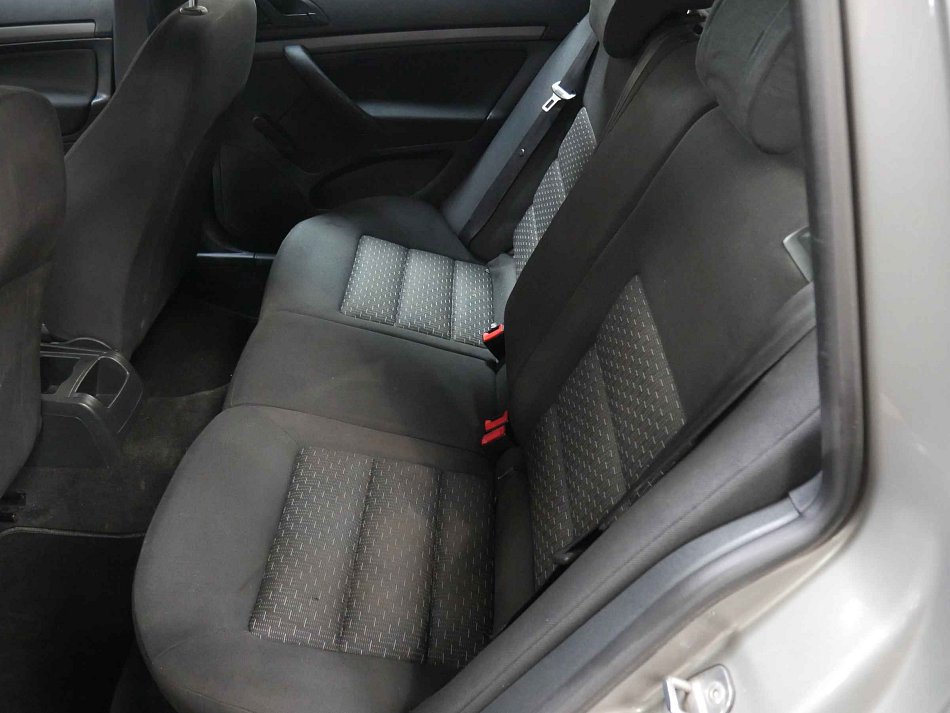Škoda Octavia II 1.6i Tour