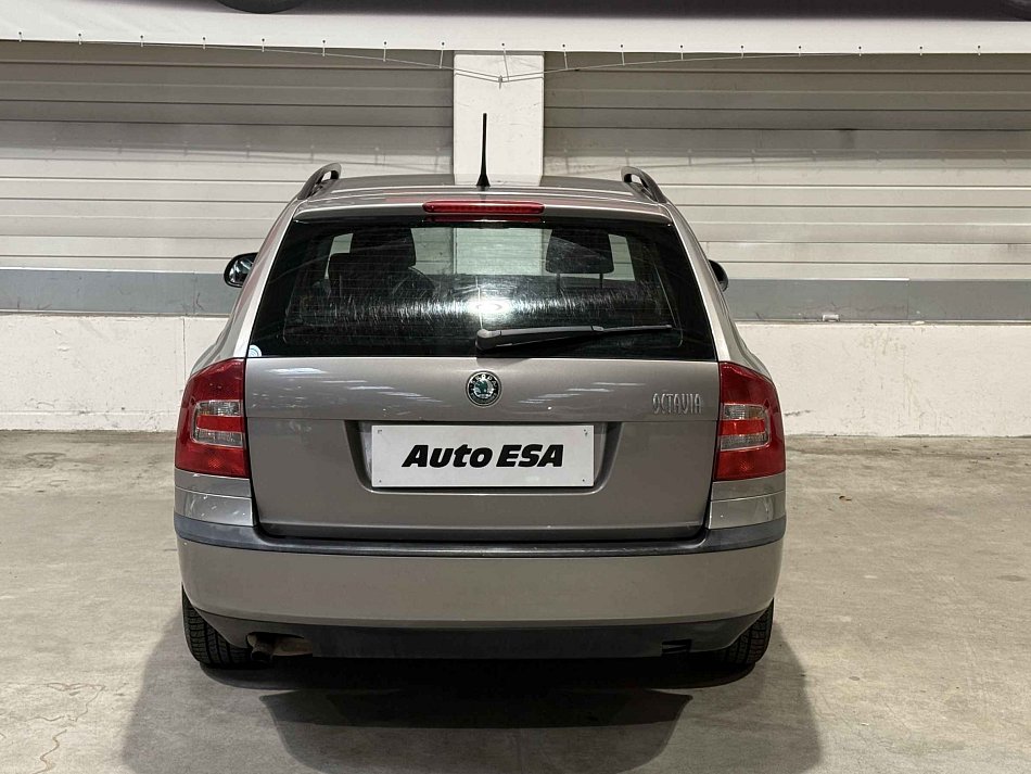 Škoda Octavia II 1.6i Tour
