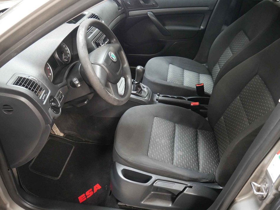 Škoda Octavia II 1.6i Tour