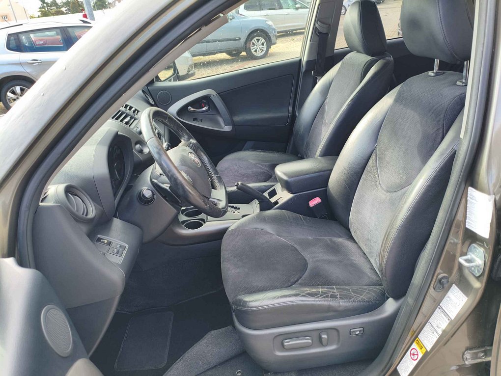 Toyota RAV4 2.0i  4X4