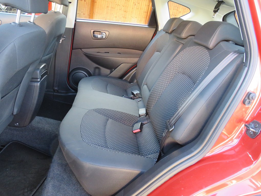 Nissan Qashqai 2.0i 