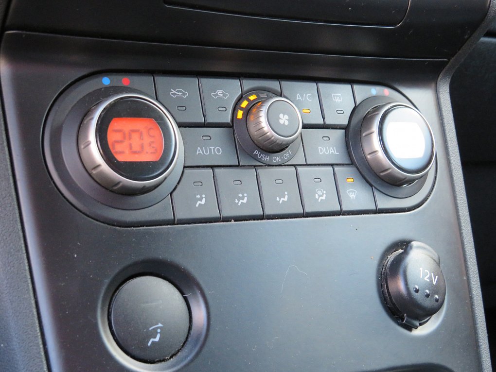 Nissan Qashqai 2.0i 
