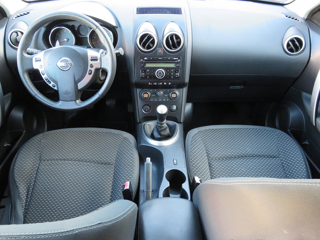Nissan Qashqai 2.0i 