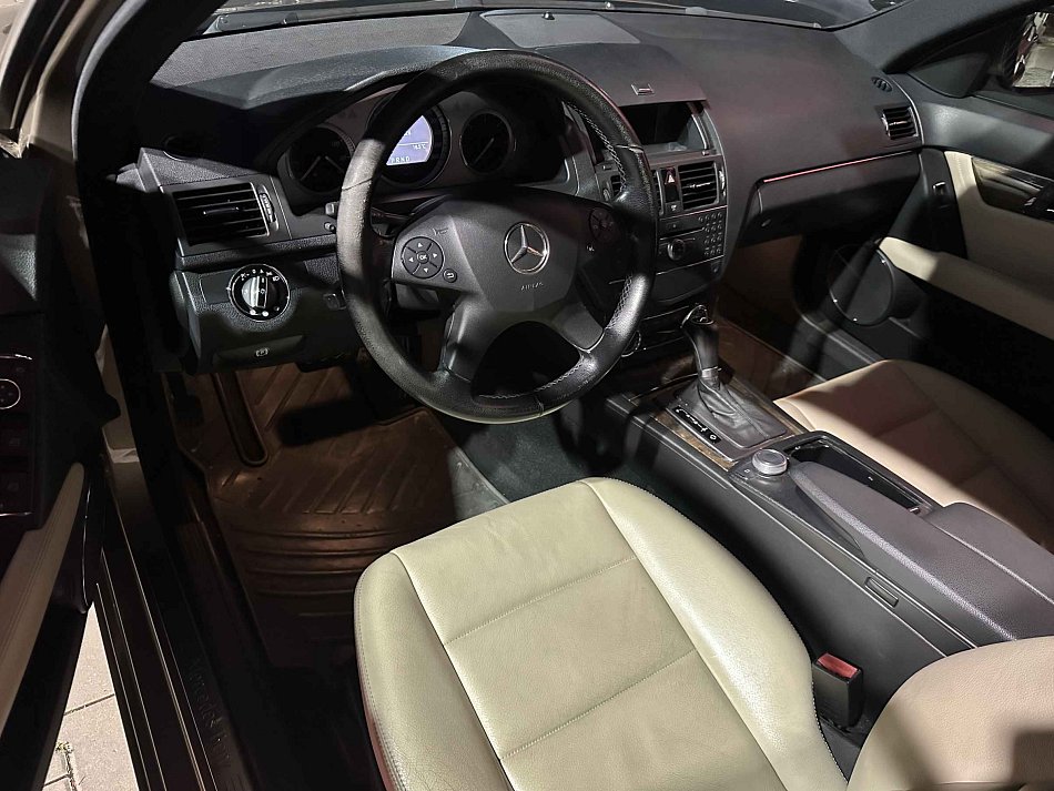 Mercedes-Benz Třída C 3.0 CDi Avantgarde C320 4Matic