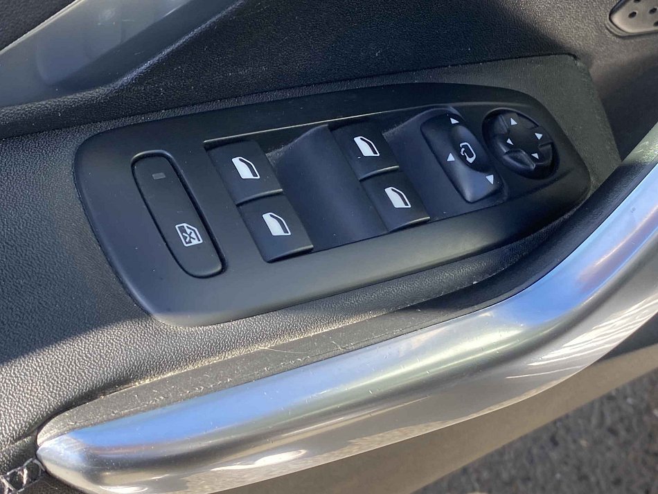 Peugeot 2008 1.2 PT Crossway