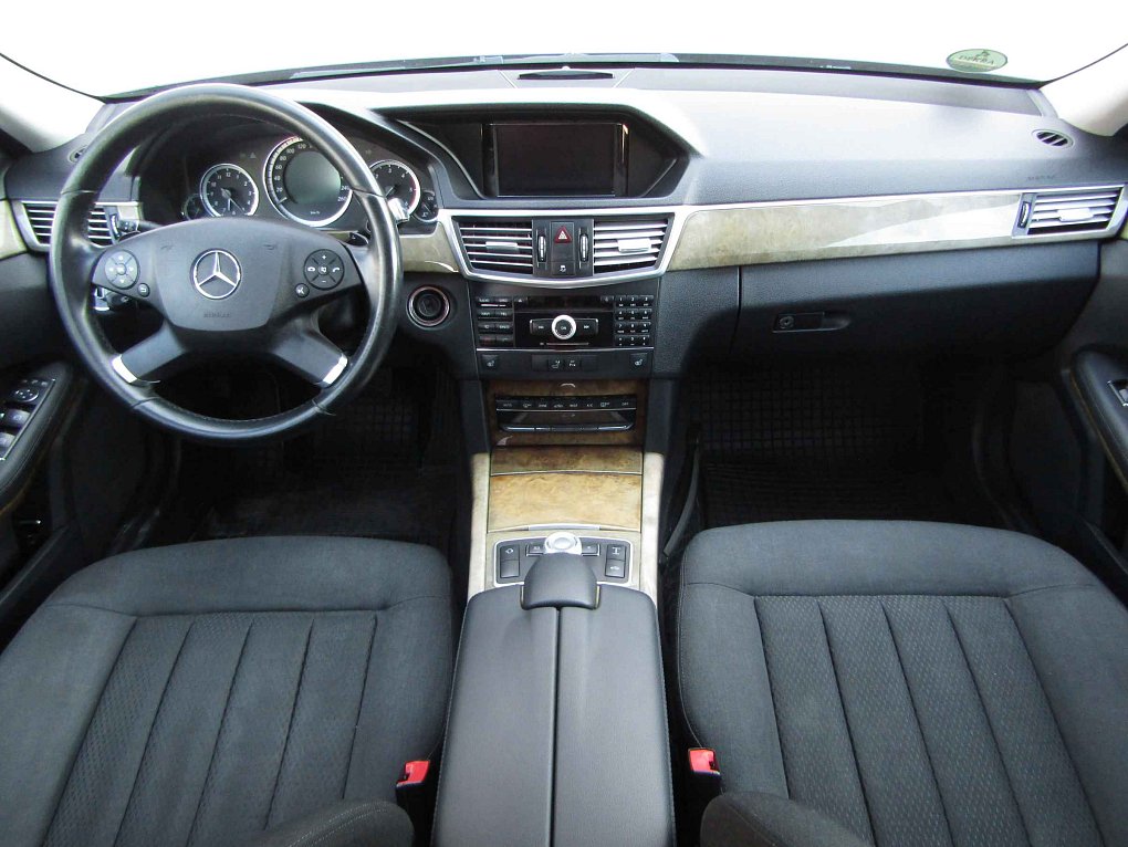 Mercedes-Benz Třída E 3.0 CDi Elegance E 350 4Matic