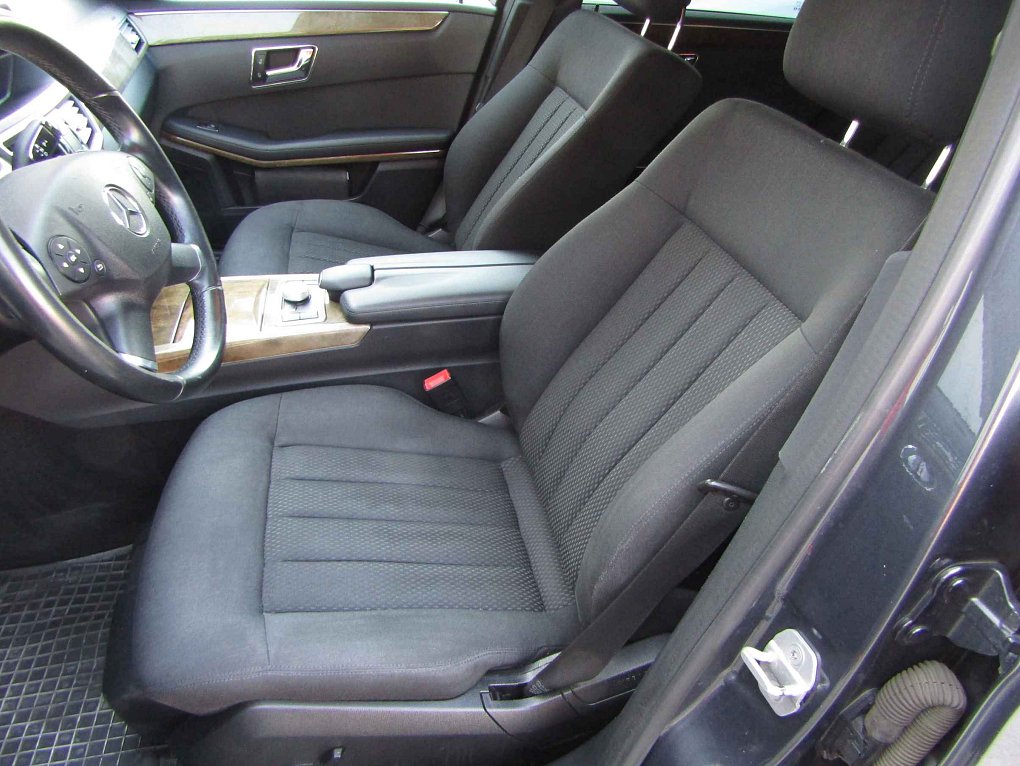 Mercedes-Benz Třída E 3.0 CDi Elegance E 350 4Matic