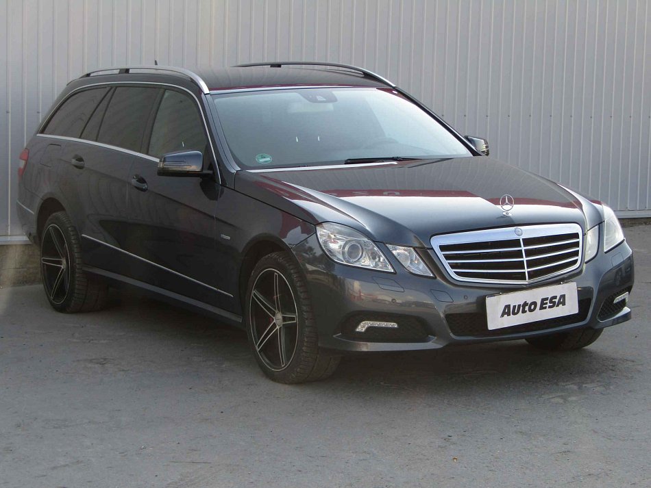 Mercedes-Benz Třída E 3.0 CDi Elegance E 350 4Matic
