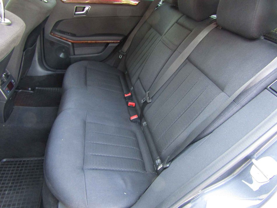 Mercedes-Benz Třída E 3.0 CDi Elegance E 350 4Matic
