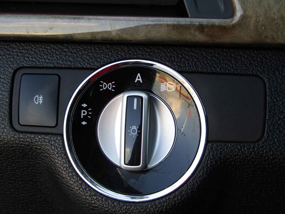 Mercedes-Benz Třída E 3.0 CDi Elegance E 350 4Matic