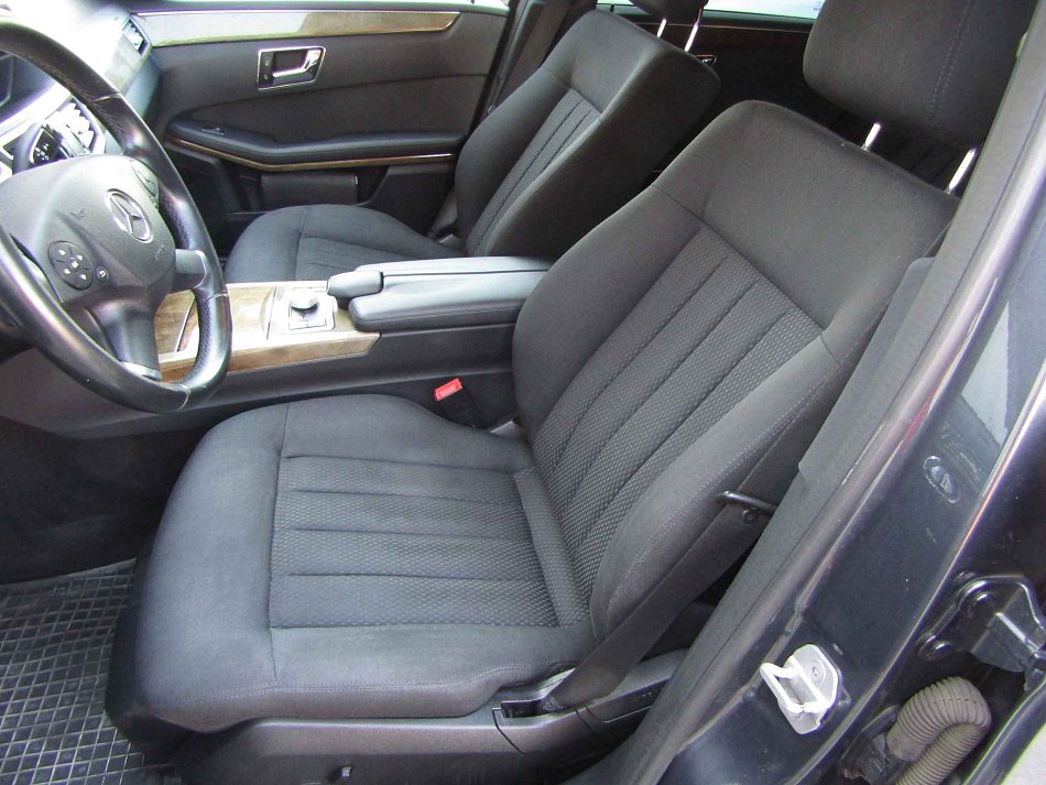 Mercedes-Benz Třída E 3.0 CDi Elegance E 350 4Matic